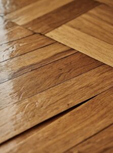 détail d'un beau parquet en chêne brillant