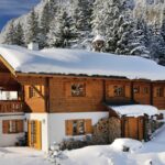 Chalet ou maison traditionnelle : quel habitat choisir pour concilier confort, budget et esprit brico ? maison chalet à la montagne