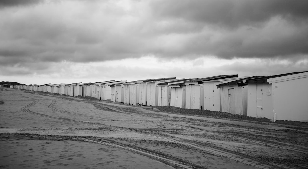 découvrez les réglementations concernant les abris démontables sans besoin de permis. informez-vous sur les conditions légales pour installer un abri temporaire en toute conformité.