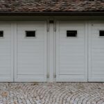 Installer une porte de garage sectionnelle le guide complet installation de porte de garage sectionnelle professionnelle, offrant sécurité, esthétique et fonctionnalité pour votre garage. service rapide et fiable.