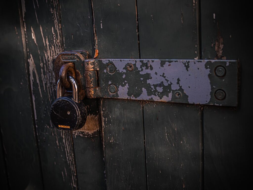 découvrez comment débloquer facilement une poignée de fenêtre pvc pour assurer sécurité et fonctionnalité. guide pratique et astuces simples à suivre.