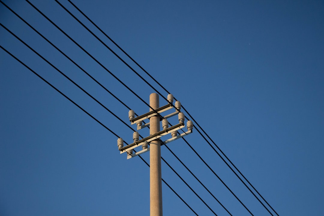 découvrez les normes électriques essentielles pour garantir la sécurité et la conformité de vos installations électriques.