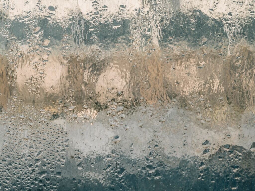 découvrez tout ce qu'il faut savoir sur l'humidité : définition, effets, mesures et conseils pour gérer l'humidité dans votre environnement.