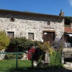 construction de maisons en pierre : expertise et savoir-faire pour des habitats durables, esthétiques et résistants aux intempéries.