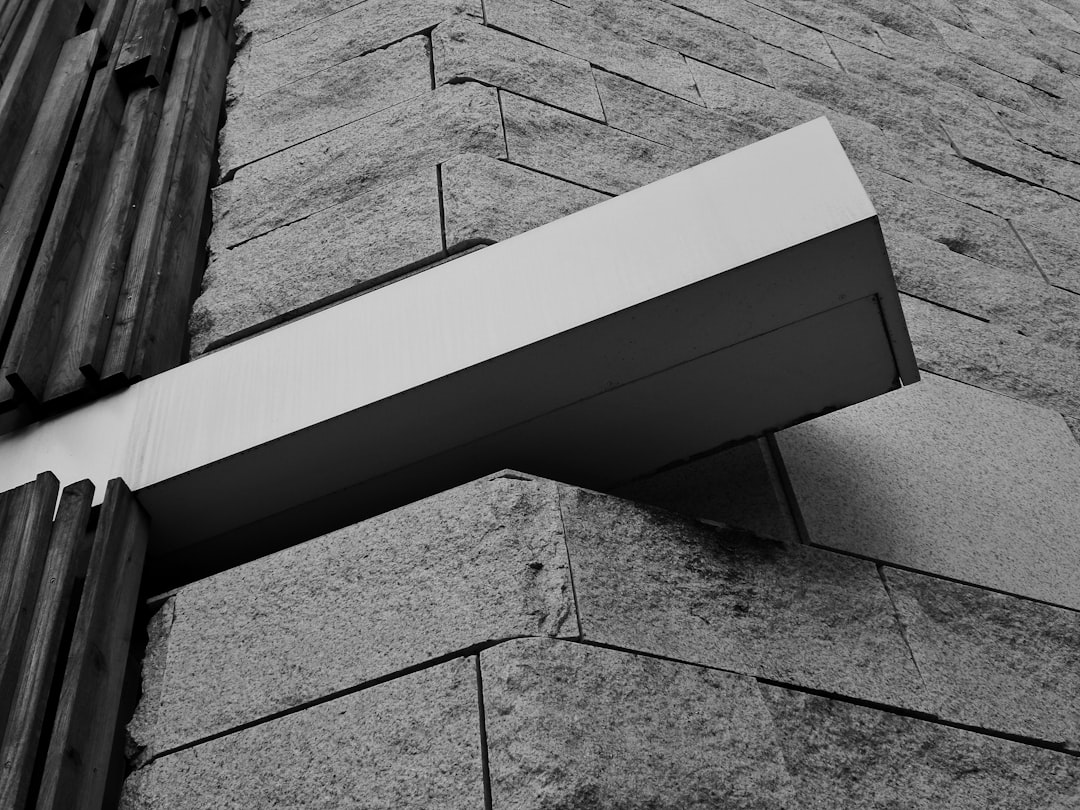 installation de gouttières en zinc de haute qualité pour protéger efficacement votre maison contre les intempéries. durable, esthétique et résistante à la corrosion.